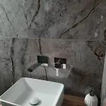 Apartman Melanos Fully Renovated Townhouse With Private Pool