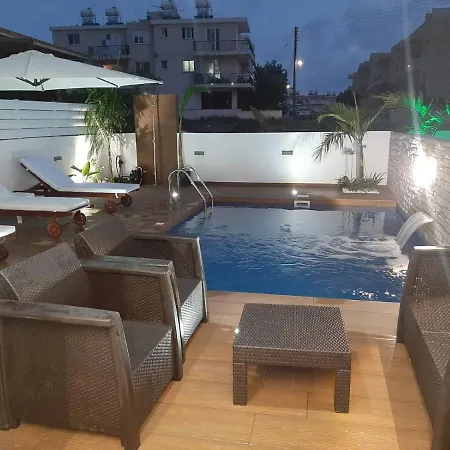 Melanos Fully Renovated Townhouse With Private Pool *