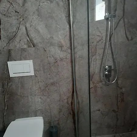 Melanos Fully Renovated Townhouse With Private Pool דירה