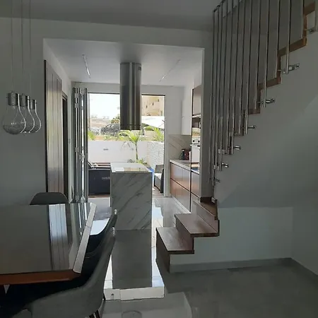 Melanos Fully Renovated Townhouse With Private Pool