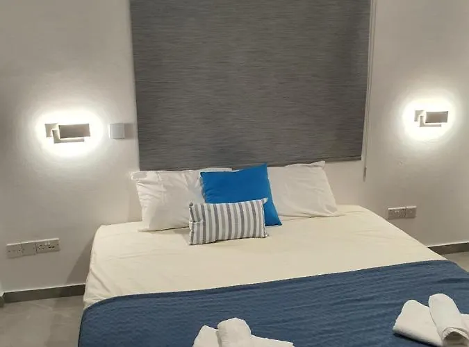 Melanos Fully Renovated Townhouse With Private Pool アパート パ フォス