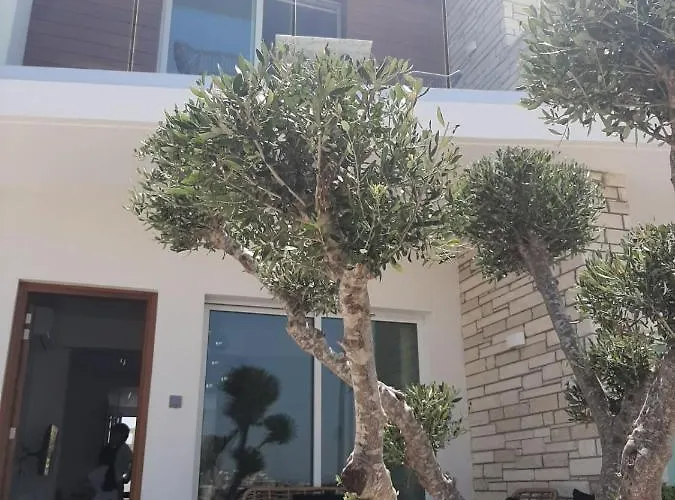 Melanos Fully Renovated Townhouse With Private Pool アパート