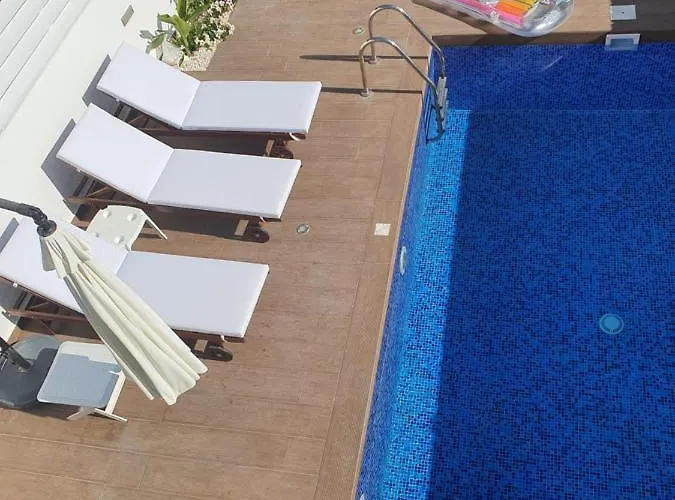 Melanos Fully Renovated Townhouse With Private Pool アパート パ フォス