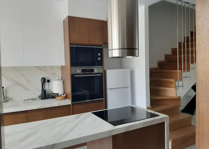 Melanos Fully Renovated Townhouse With Private Pool *