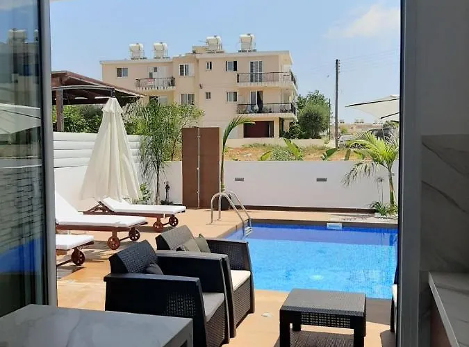Melanos Fully Renovated Townhouse With Private Pool Lejlighed